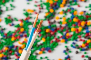 Suya ve kimyasala dayanıklı elektrik malzemeleri – kullanım alanları konusu birçok endüstriyel yapıyı etkiler